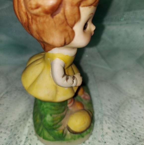 Vintage Sweet Girl in Yellow Dress Figurine with Turtle Made in Korea - Picture 5 of 10